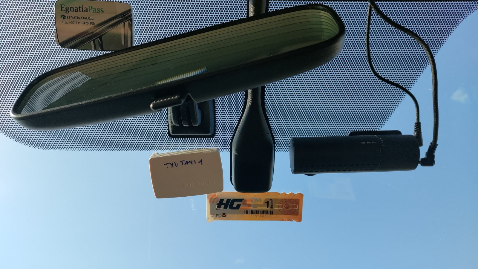 RFID nálepka tureckého dálničního systému HGS (Hızlı Geçiş Sistemi, v překladu systém rychlého průjezdu). (14. 09. 2025)