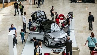Náhledový obrázek - Toyota si uvědomila, že omezit aktivity v ČR byla chyba. Znovu nabírá lidi a chce růst