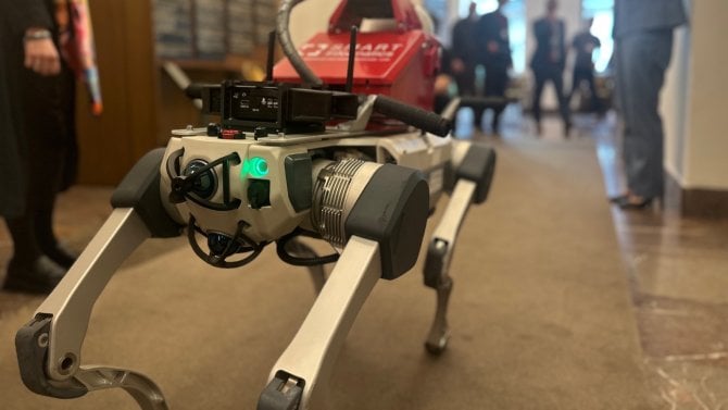 https://i.iinfo.cz/images/robotický pes pro IZS