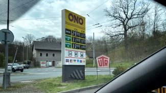 Náhledový obrázek - Nafta se po dvou letech prodává opět za méně než 30 korun za litr