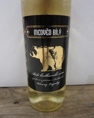 Bílé bulharské víno (MEDVĚD BÍLÝ), alk: 12,5%obj. Výrobek byl falšován přídavkem syntetického glycerolu, nadlimitním množství etanolu z přidaného cukru a přídavkem 25 % vody.