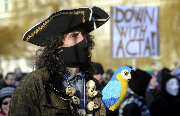 2014-05-protest-c48deskc3a9-pirc3a1tskc3a9-strany-proti-smlouvc4