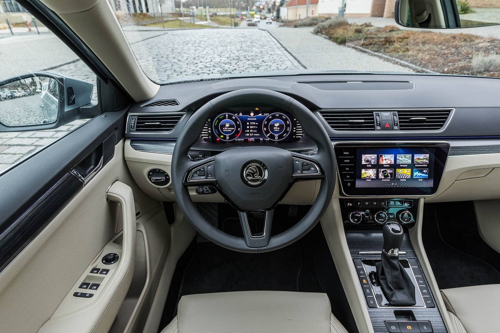 2020-05-skoda-superb-iv-vs-passat-gte-9.jpg