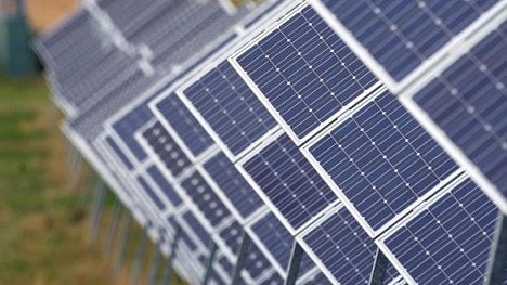 Náhledový obrázek - Solární a větrná energie je nejlevnější, ukázal výzkum. Česko přesto sází na jádro