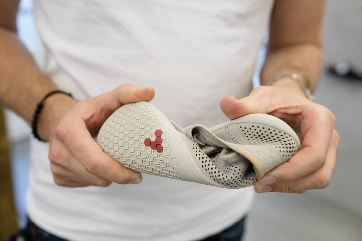 Vivobarefoot: V botách, a přitom jako bosi