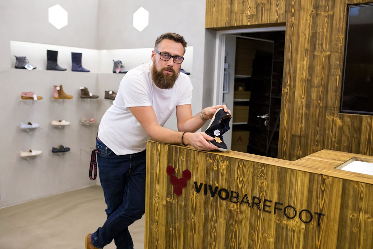 Vivobarefoot: V botách, a přitom jako bosi