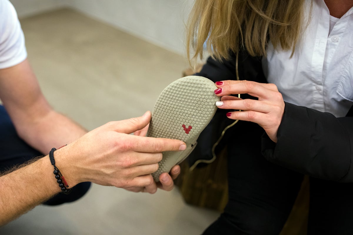 Vivobarefoot: V botách, a přitom jako bosi