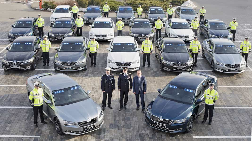 Policie stále nemá dost, kupuje další Superby 4x4 DSG. Zaplatíte je vy