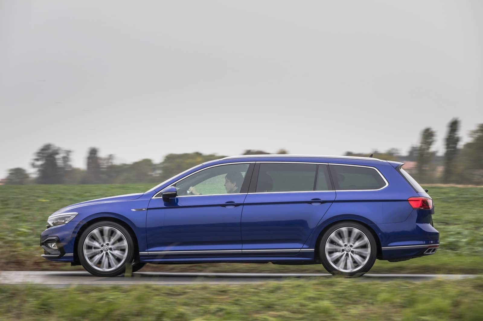 2019-11-Volkswagen-Passat-Variant-00003.jpg