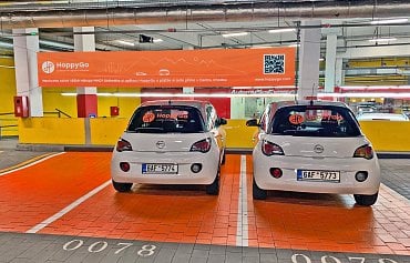 Pickup point carsharingové společnosti HoppyGo v pražském obchodním Centru Chodov.