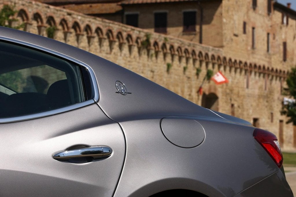 2009-12-maserati-ghibli-2.jpg