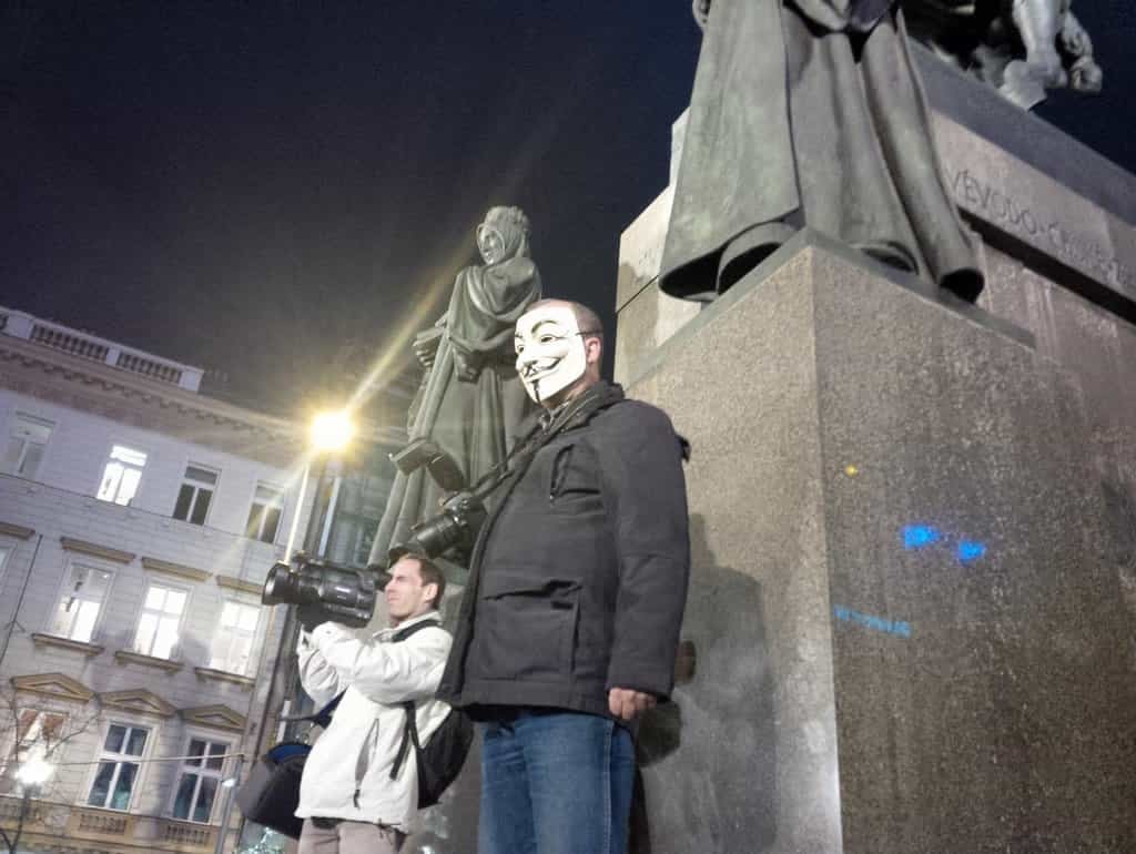 2019-02-million-mask-march-praha-5-listopadu-2013-5.jpg