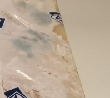 AHOLD, Ústí nad Labem-Neštěmice: EIDAM 20% - na povrchu potraviny se vyskytovala plíseň okem viditelná. Potravina neměla prošlé datum minimální trvanlivosti stanovené výrobcem. Byla však odebrána z načatého balení, kontrolovaná osoba nebyla schopna určit datum porušení původního obalu. Při kontrole nebyly zjištěny nevyhovující teploty skladování tohoto výrobku.