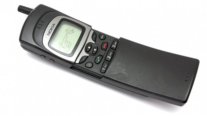 Původní Nokia 8110 z roku 1996