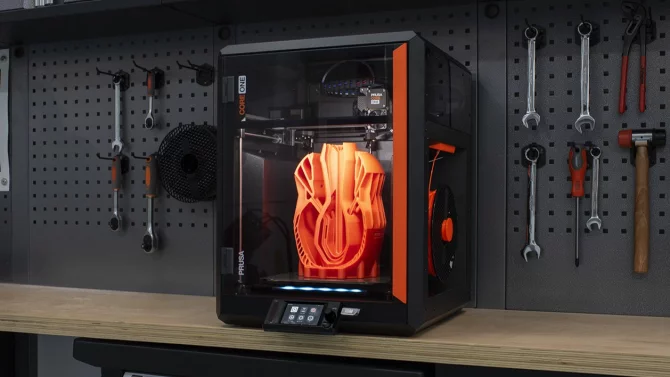 Nová 3D tiskárna Prusa CORE One oznámena. Měl by se populární Bambu Lab začít bát?