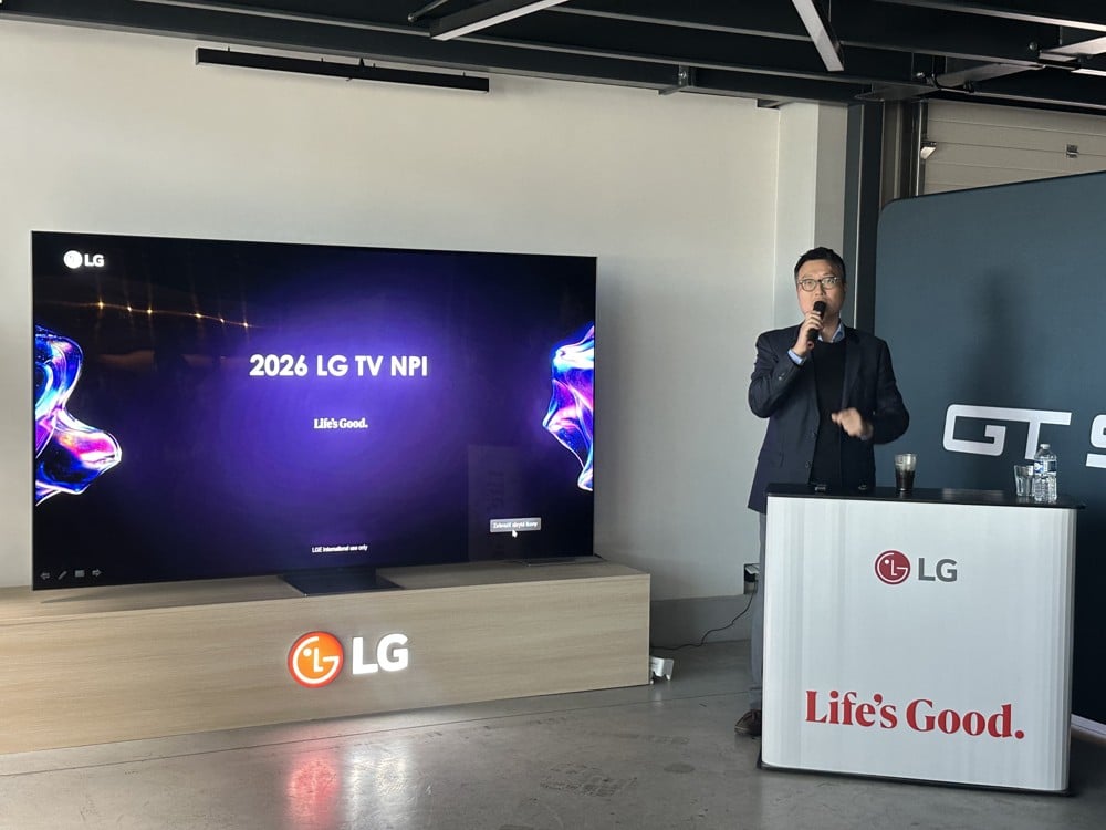 Reportáž: LG přivezlo do ČR průhledný OLED, Micro RGB a nadupané