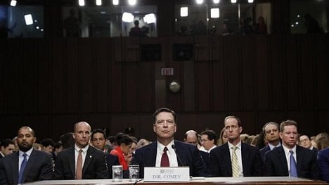 Náhledový obrázek - Sněmovní výbor chce vidět poznámky z rozhovoru Trumpa a Comeyho