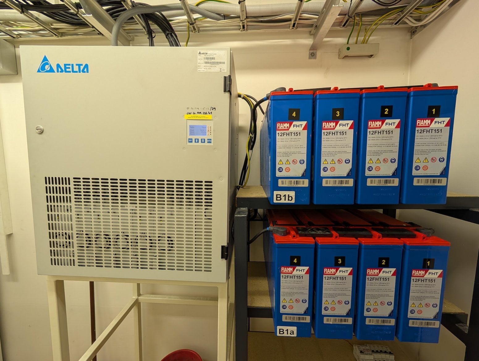 Mobilní 5G vysílač CETINu a O2 na Dolním náměstí v Olomouci