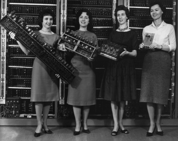 První čtyři ženy pracující na počítači ENIAC