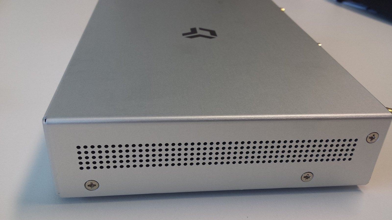 Turris Omnia rozbalení (unboxing)