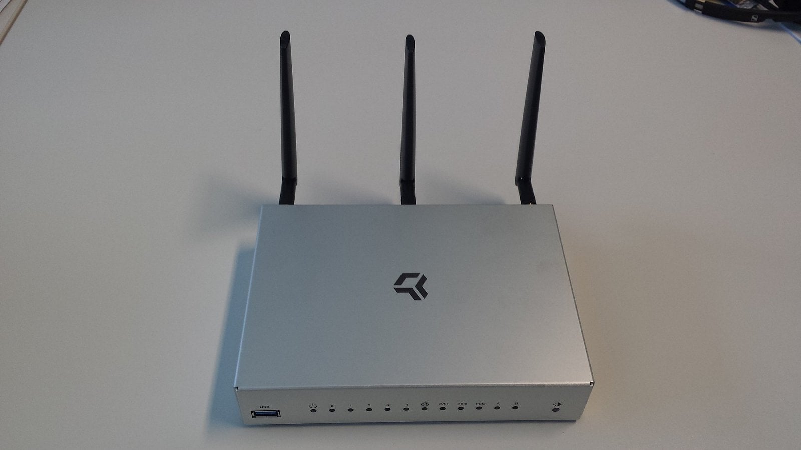 Turris Omnia rozbalení (unboxing)