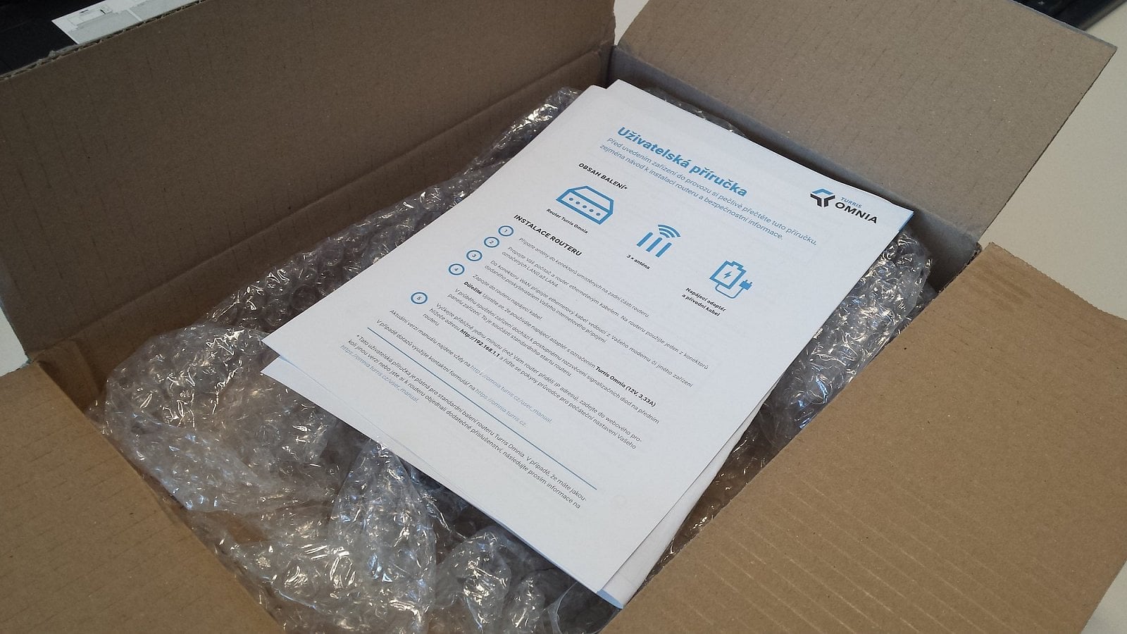 Turris Omnia rozbalení (unboxing)