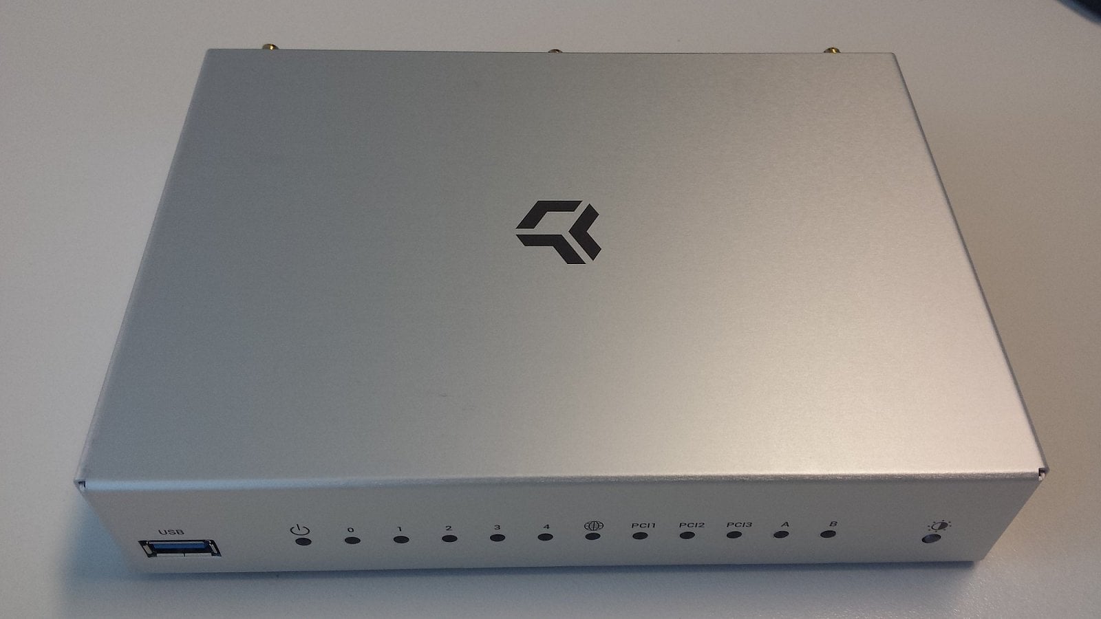 Turris Omnia rozbalení (unboxing)