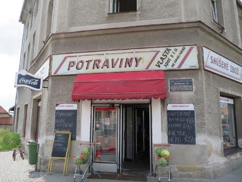 Hung Nguyen Minh, Opočno -  Výskyt myšího trusu, provozovna nezabezpečená před pronikáním škůdců, nezajištění odvozu potravinářského odpadu, nečistoty na podlaze, nečistoty na regálech či zařízeních