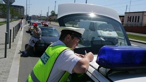 Náhledový obrázek - Za jízdu pod vlivem o polovinu vyšší pokuty. Horní hranice by mohla vzrůst až na 75 tisíc korun