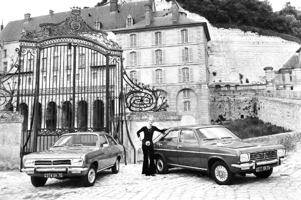 Pokud jste měli štěstí a dostatek prostředků, mohli jste si z expozic brněnského veletrhu koupit u nás vzácný Chrysler 160 (vlevo) nebo běžný Chrysler 180