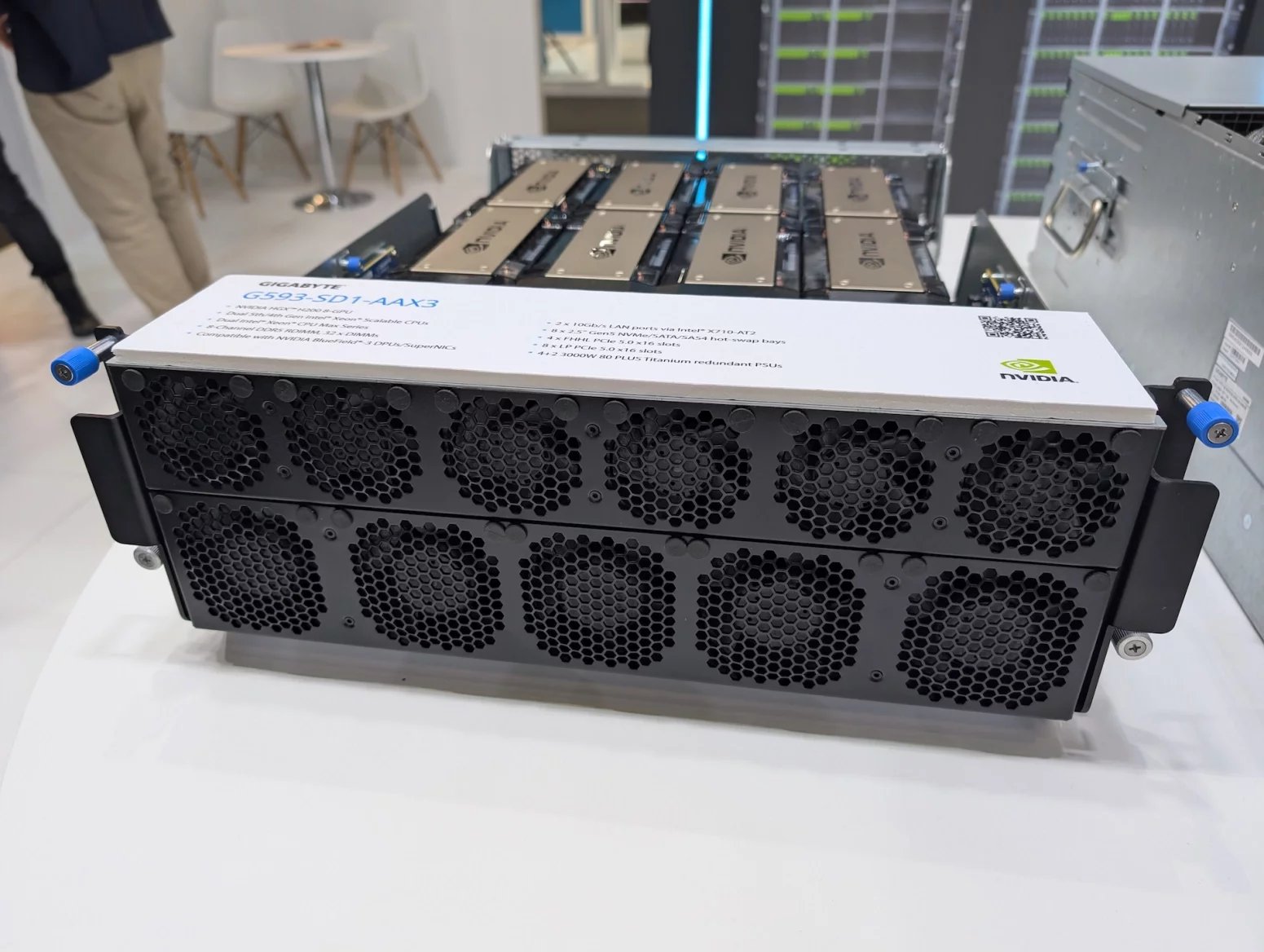 Server Gigabyte G593-SD1-AAX3 s osmi GPU Nvidia H200 a procesory Intel Xeon