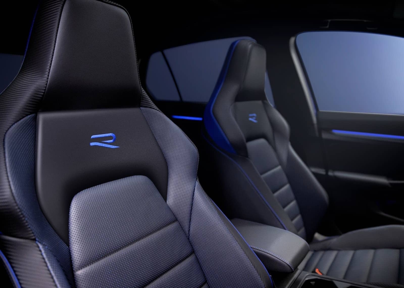 2020-11-Volkswagen-Golf-R-10.jpg