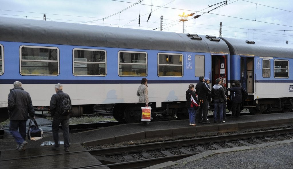 2011-11-povodnc49b-pokrac48dujc3ad-voda-v-mc49blnc3adku-stoupc3a