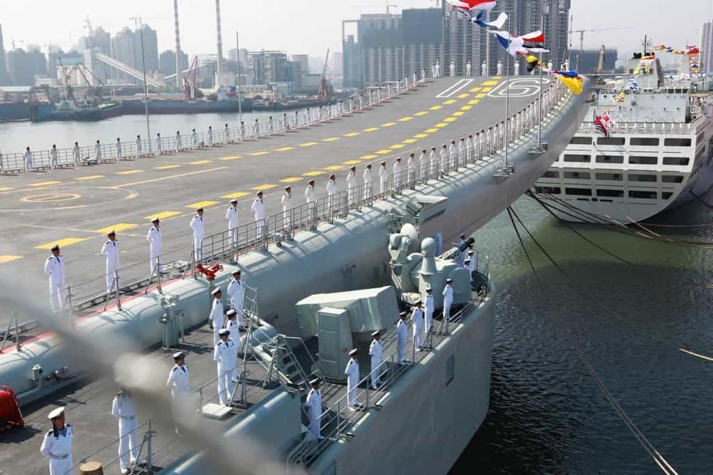 2016-07-prvnc3ad-c48dc3adnskc3a1-letadlovc3a1-loc48f-je-ve-sluc5