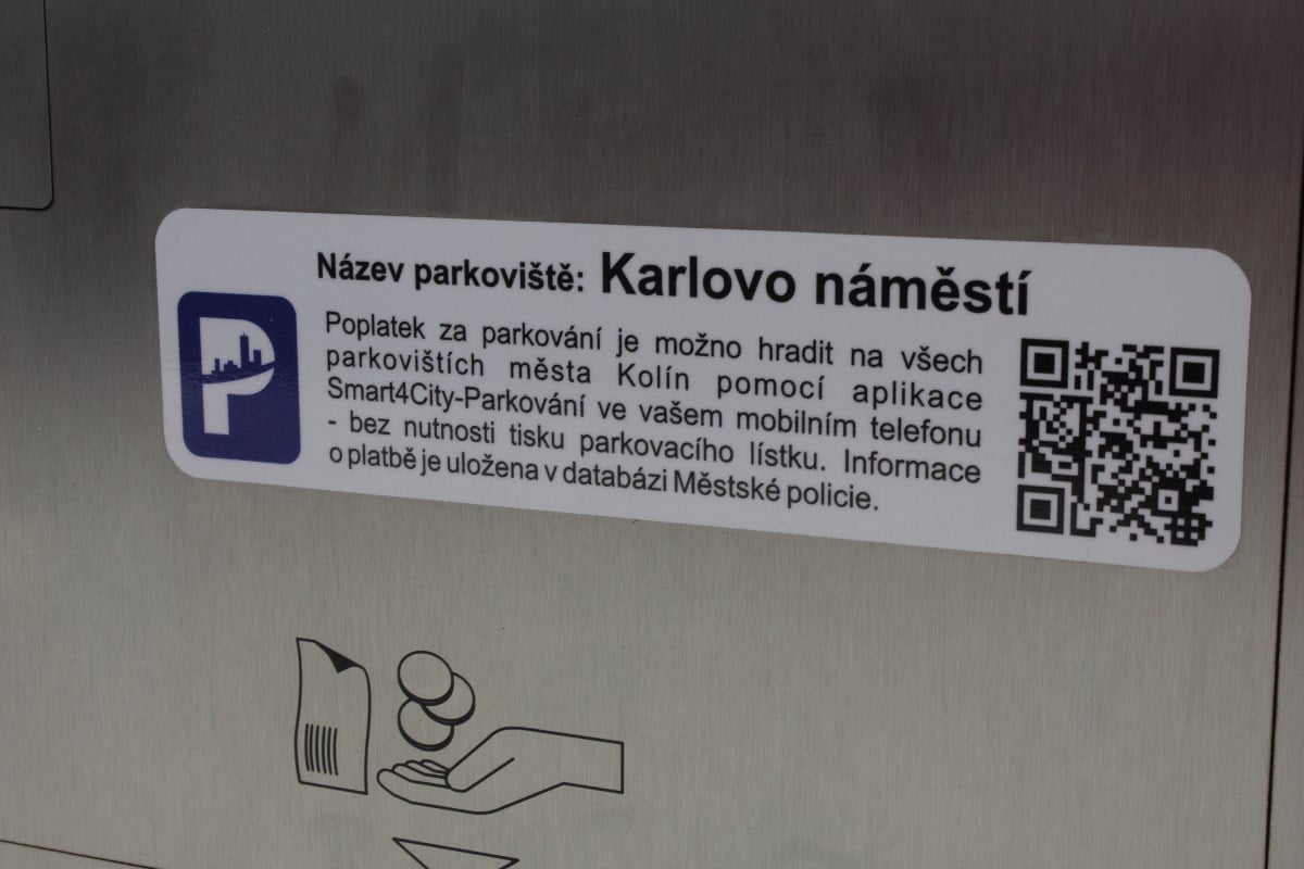 Smart parkování v Kolíně. Senzory, automaty, web i aplikace