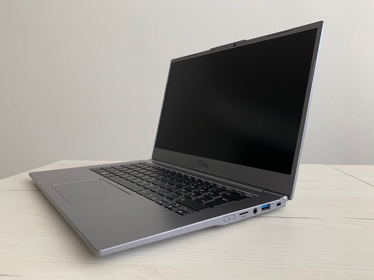 Tuxedo InfinityBook S14 v5