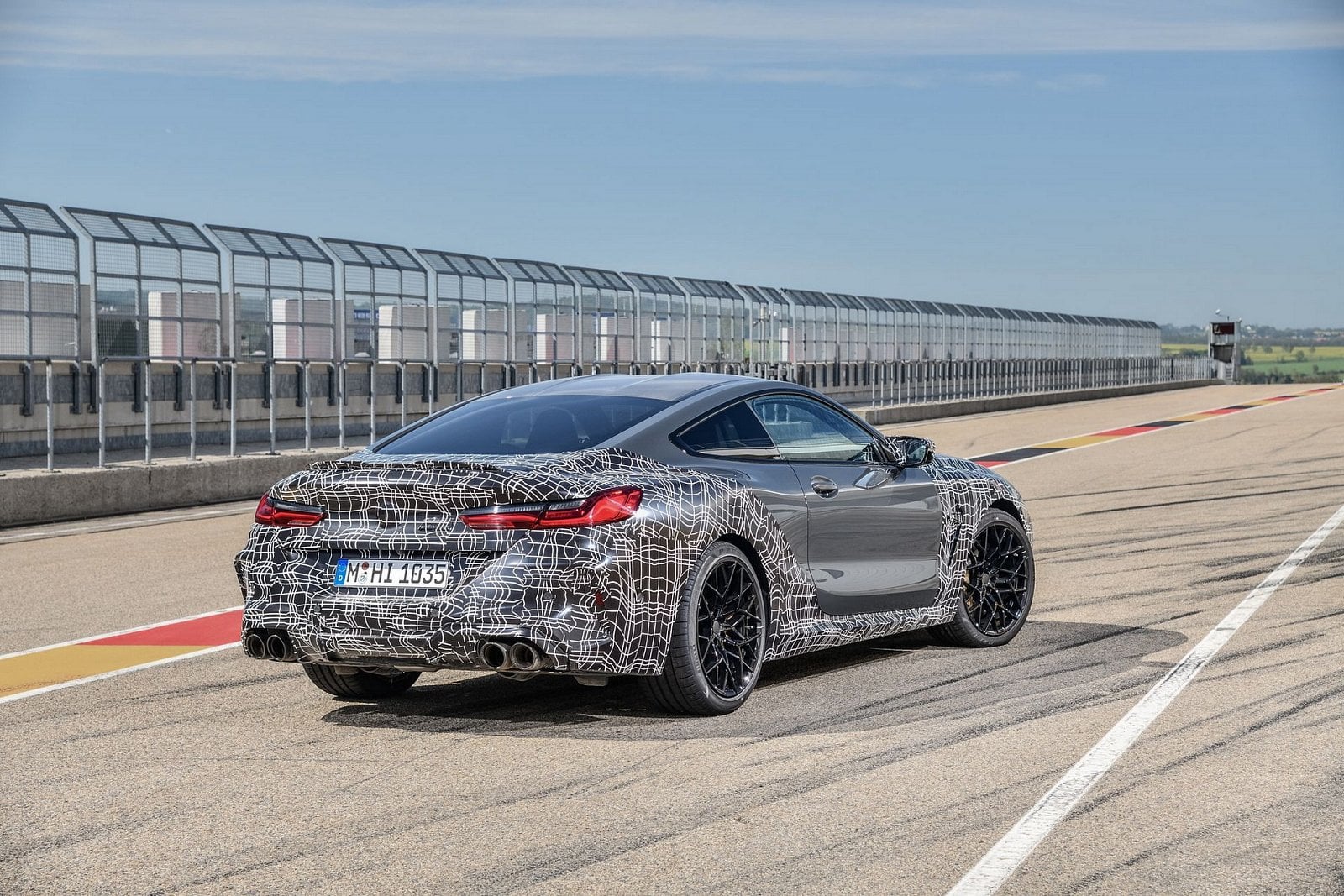 2019-05-BMW-M8_02.jpg