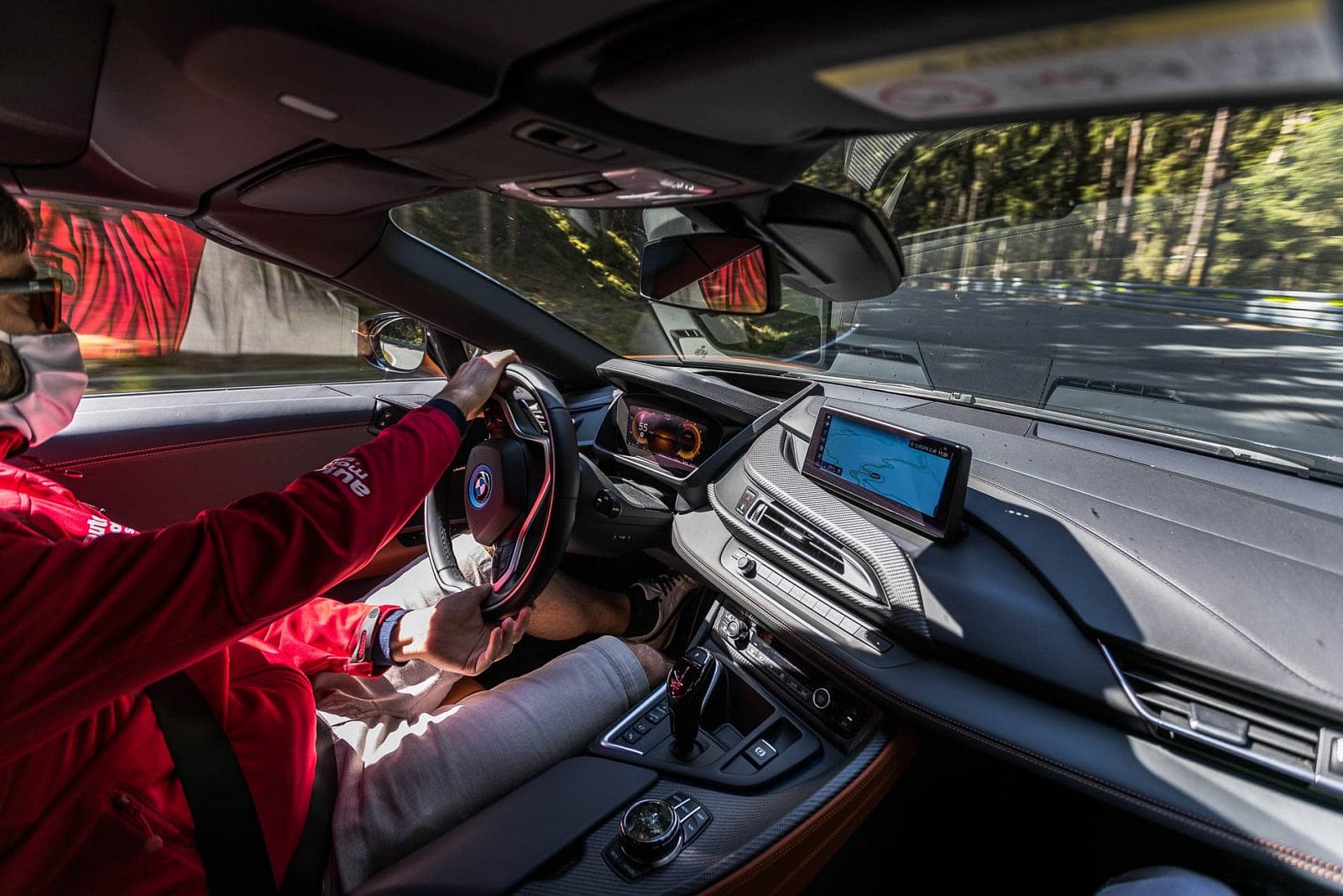 2020-06-bmw-i8-roadster-37.jpg