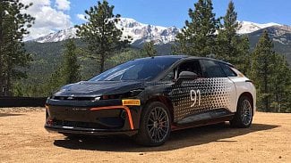 Náhledový obrázek - Faraday Future FF 91 míří na Pikes Peak. Dokáže porazit Teslu Model S?