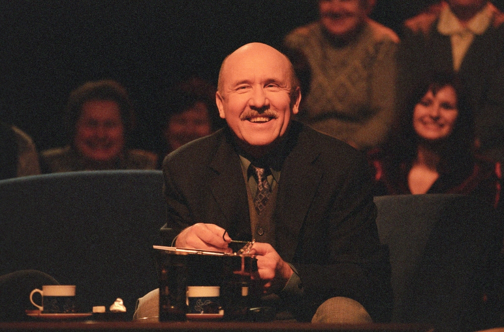 Petr Nárožný v roce 2001 coby moderátor pořadu Zlatíčka