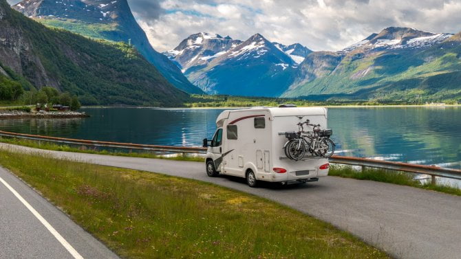 „Dovolená na kolech“ je mezi Čechy čím dál oblíbenější. Obytných vozů přibývá a stejně tak roste i počet výpůjček