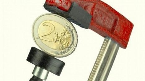 Náhledový obrázek - Euro se propadlo na 15měsíční minimum vůči dolaru a libře