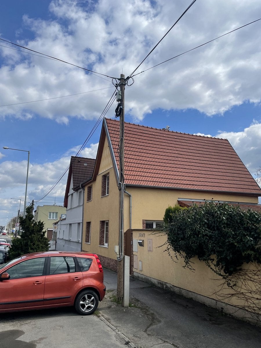 Optika po sloupech v Praze