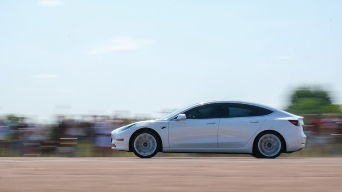 Systém Tesla Supervised