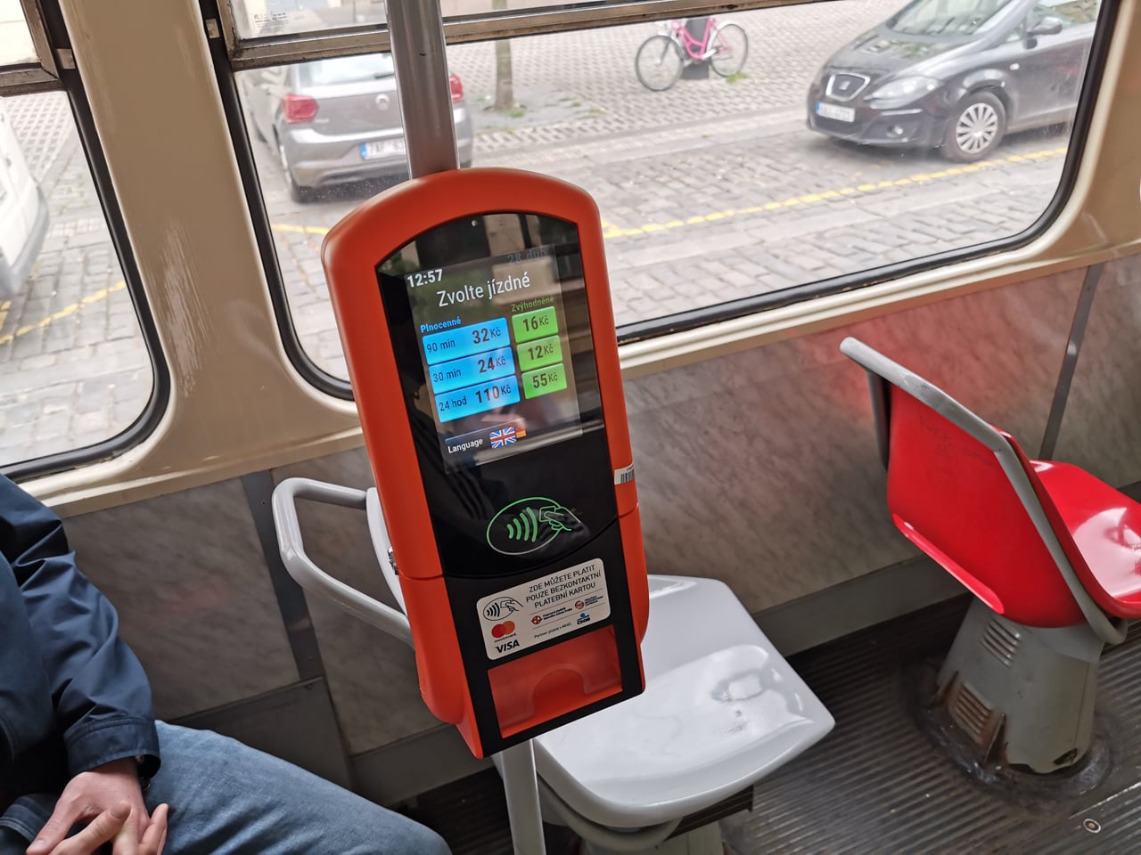Bezkontaktní placení v pražské hromadné dopravě