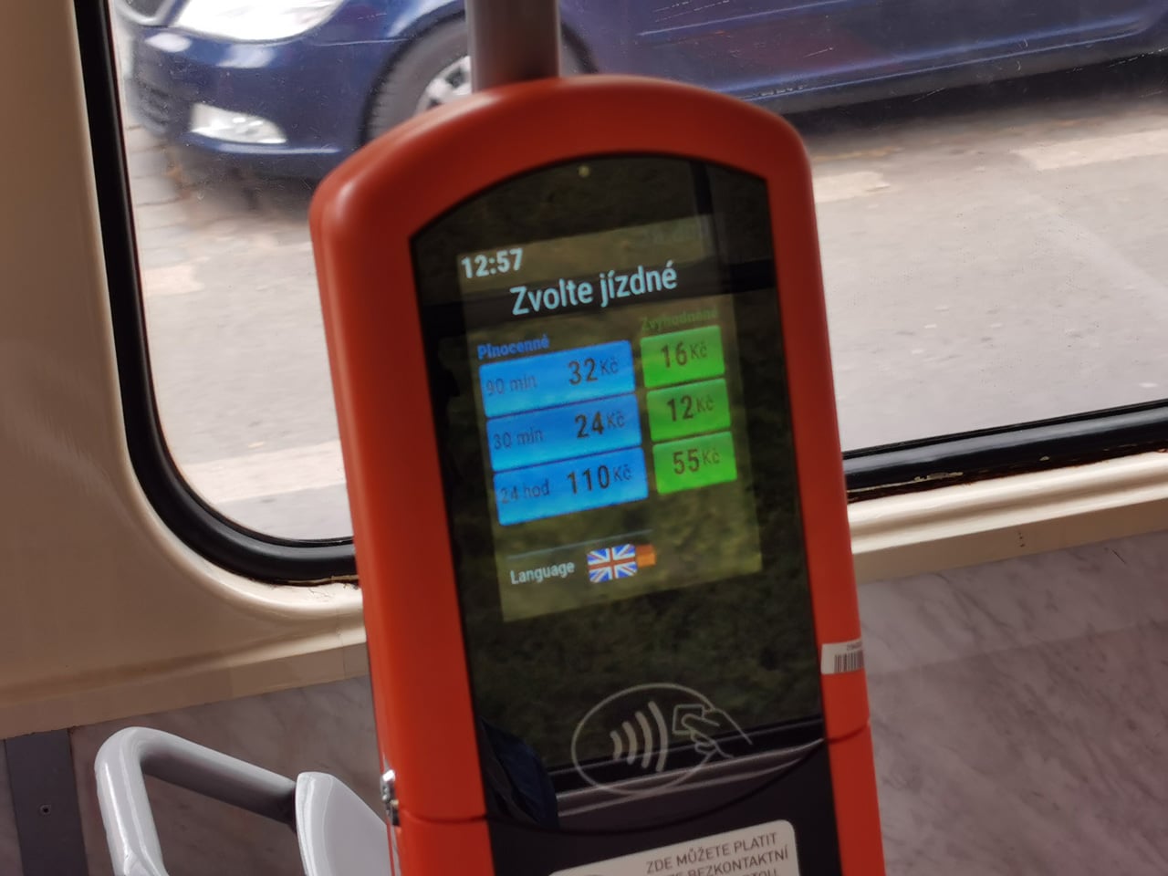 Bezkontaktní placení v pražské hromadné dopravě