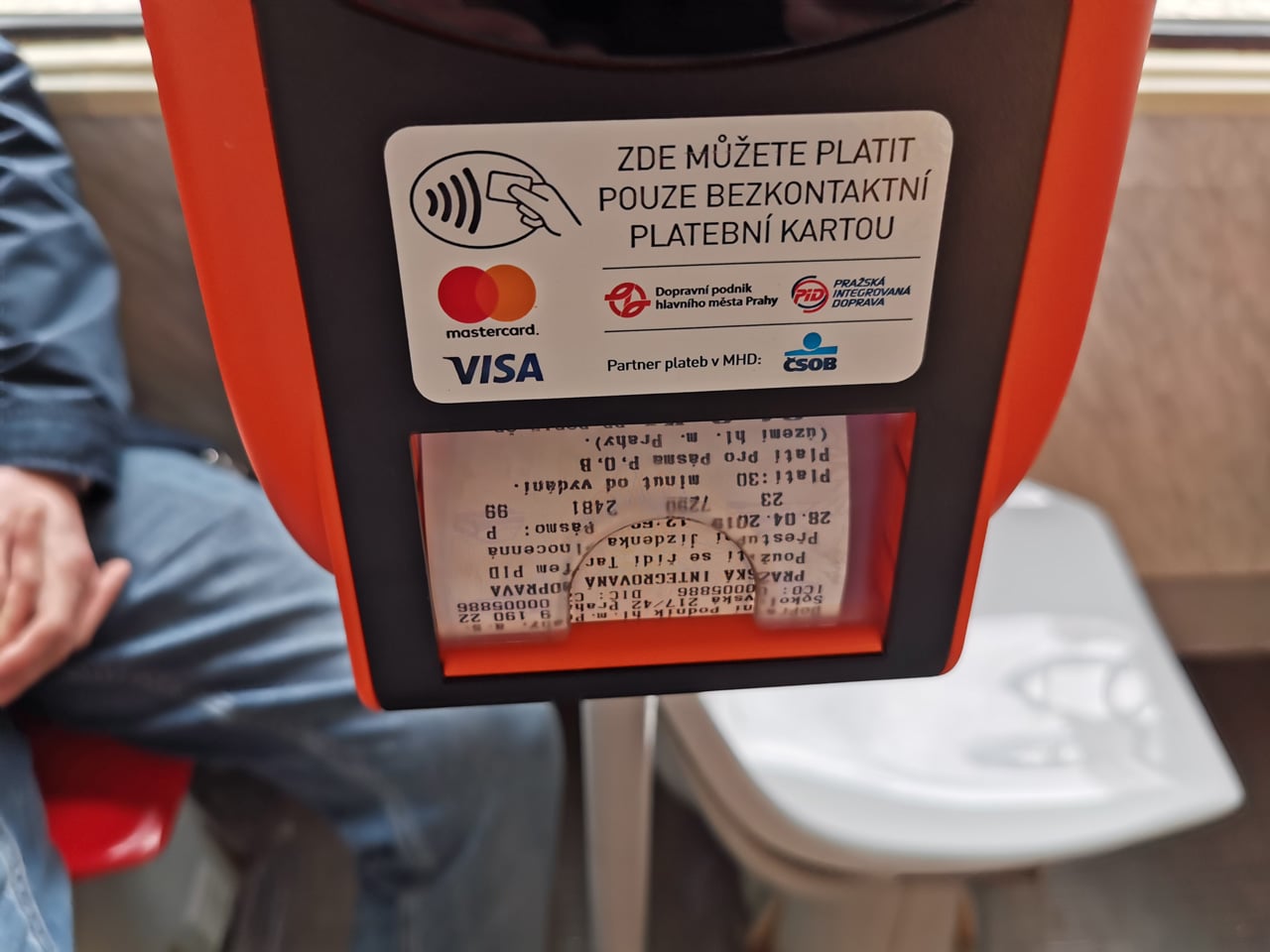 Bezkontaktní placení v pražské hromadné dopravě