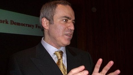 Náhledový obrázek - Velmistr Kasparov: Mafiánské Putinovo Rusko je třeba porazit hybridní válkou