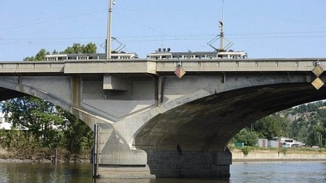 Náhledový obrázek - Praha uzavře Libeňský most. Je v havarijním stavu