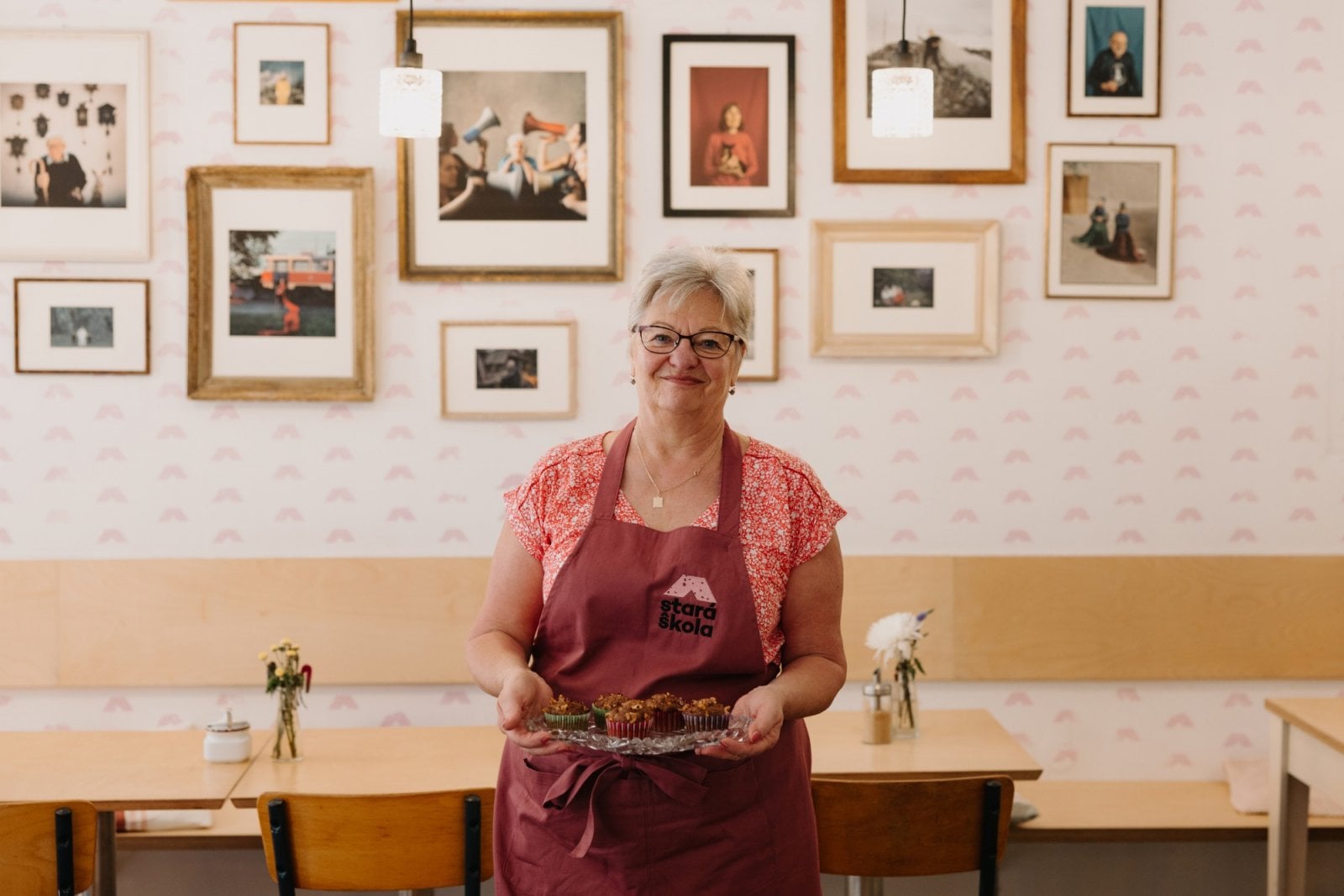 Baristka Marie v kavárně Stará škola